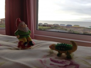 Squatsie and Englandsaurus face-off